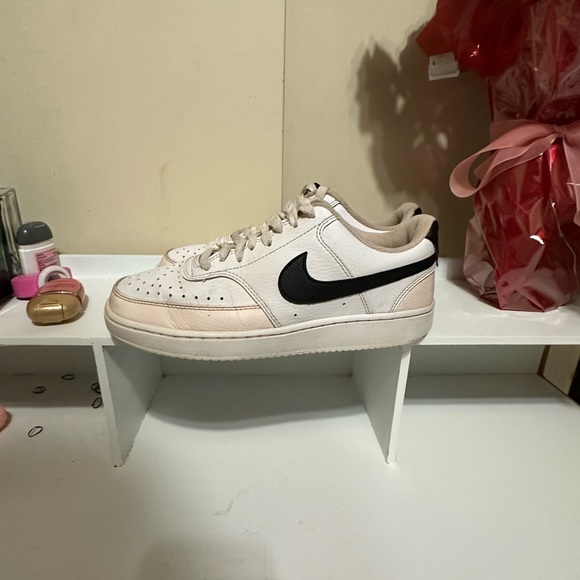 Nike 7.5 Women’s pre owned Tennis comfortable,casual,activewear - Picture 5 of 8